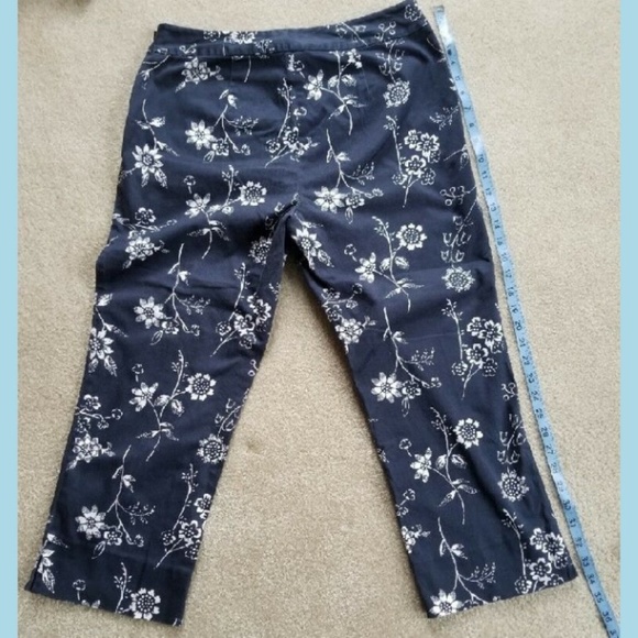 Madison & Max navyblue flowerprint stretchy capris - Picture 2 of 4
